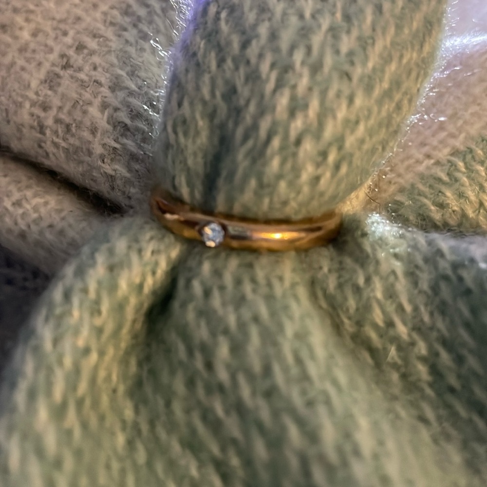 Goldtone band with crystal